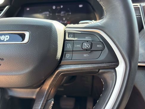 Used 2022 Jeep Grand Cherokee Limited w/ MOPAR Finishing Package AWD/4WD image 17
