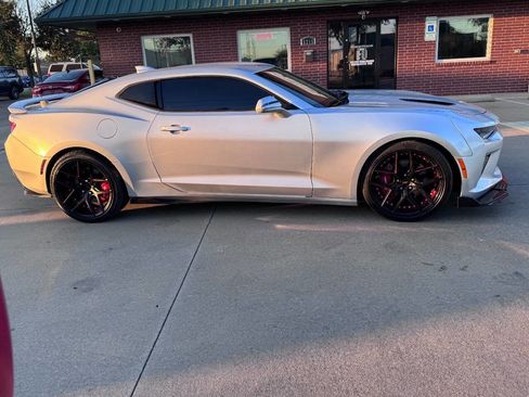 Used 2017 Chevrolet Camaro SS image 4
