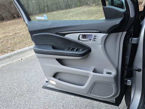 Used 2021 Honda Pilot Touring image 26