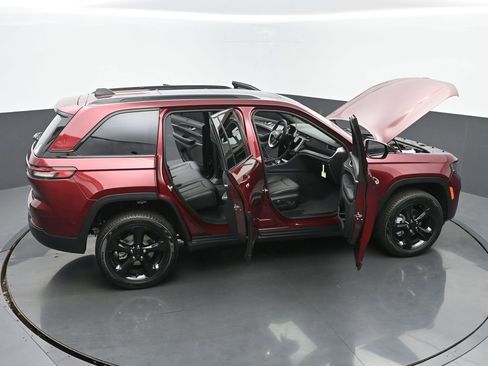 New 2025 Jeep Grand Cherokee Limited w/ Luxury Tech Group II image 68