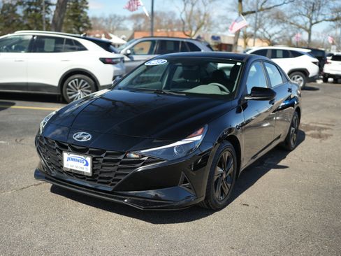 Used 2023 Hyundai Elantra SEL image 4