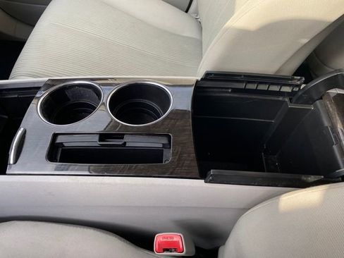 Used 2014 Toyota Venza LE image 11