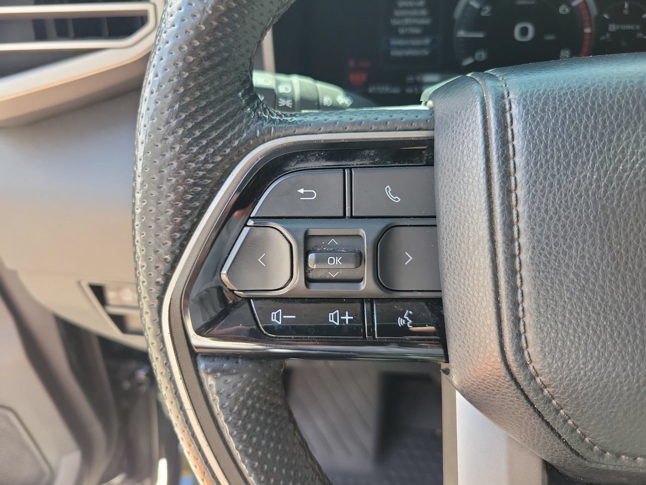 Used 2024 Toyota Tundra Limited AWD/4WD image 19