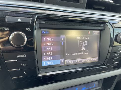 Used 2015 Toyota Corolla LE image 23