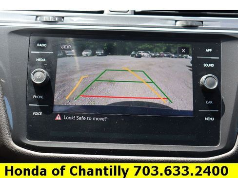 Used 2022 Volkswagen Tiguan SE image 10