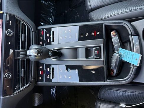 Used 2023 Porsche Macan image 19
