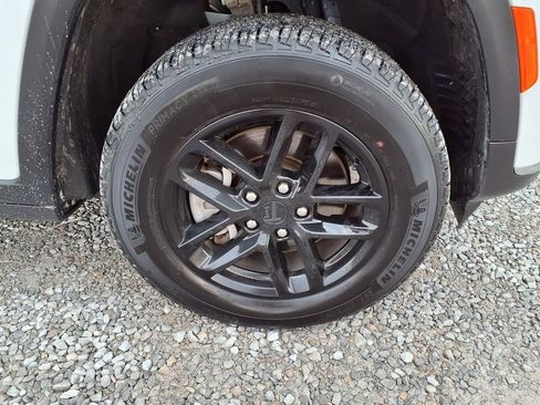 Used 2025 Jeep Grand Cherokee L Laredo w/ Luxury Tech Group I image 34