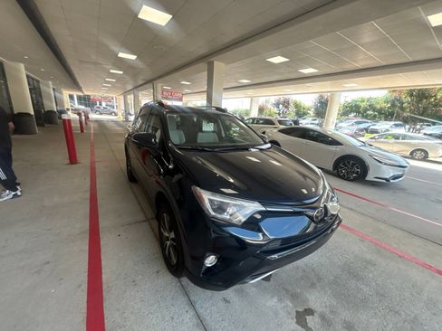 Used 2017 Toyota RAV4 XLE FWD image 12