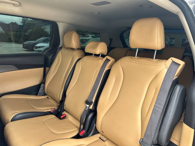 Used 2023 Kia Carnival LX FWD image 13