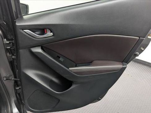 Used 2018 MAZDA MAZDA3 Touring FWD image 21