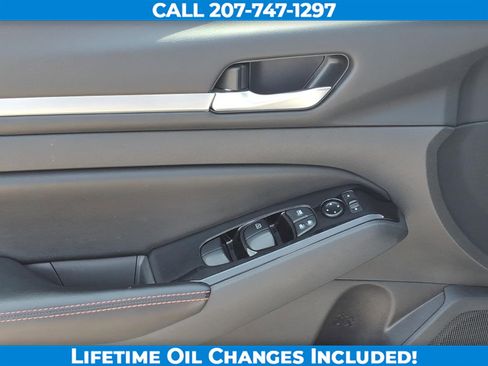 Used 2024 Nissan Altima 2.5 SR FWD image 11