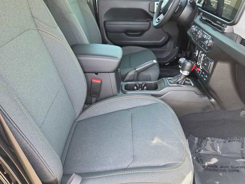 New 2026 Jeep Gladiator Sport image 17