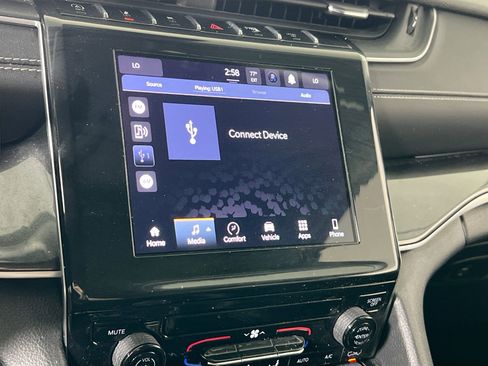 Used 2023 Jeep Grand Cherokee L Laredo image 14