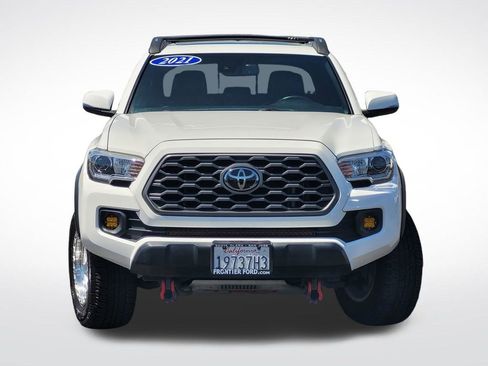 Used 2021 Toyota Tacoma TRD Off-Road w/ TRD Premium Off Road Package AWD/4WD image 2