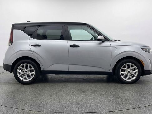 Used 2025 Kia Soul LX w/ LX Technology Package image 11
