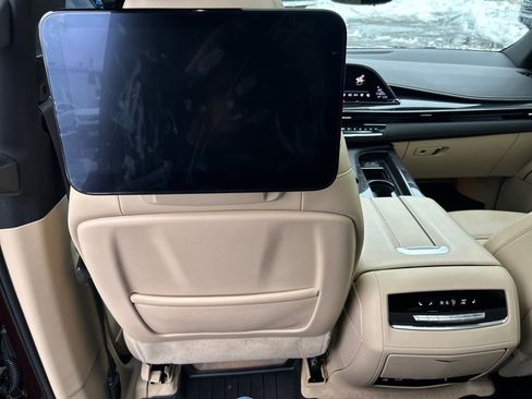 Used 2023 Cadillac Escalade Premium Luxury w/ Performance Package image 19