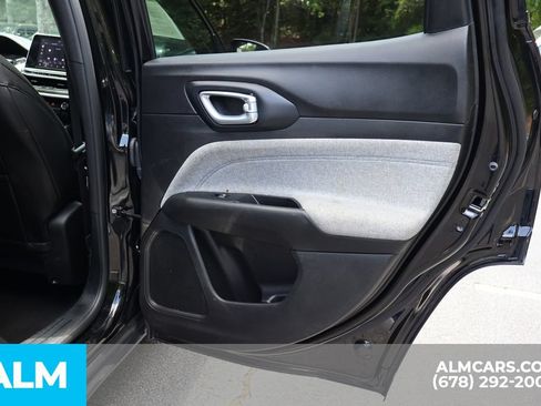Used 2025 Jeep Compass Latitude AWD/4WD image 27