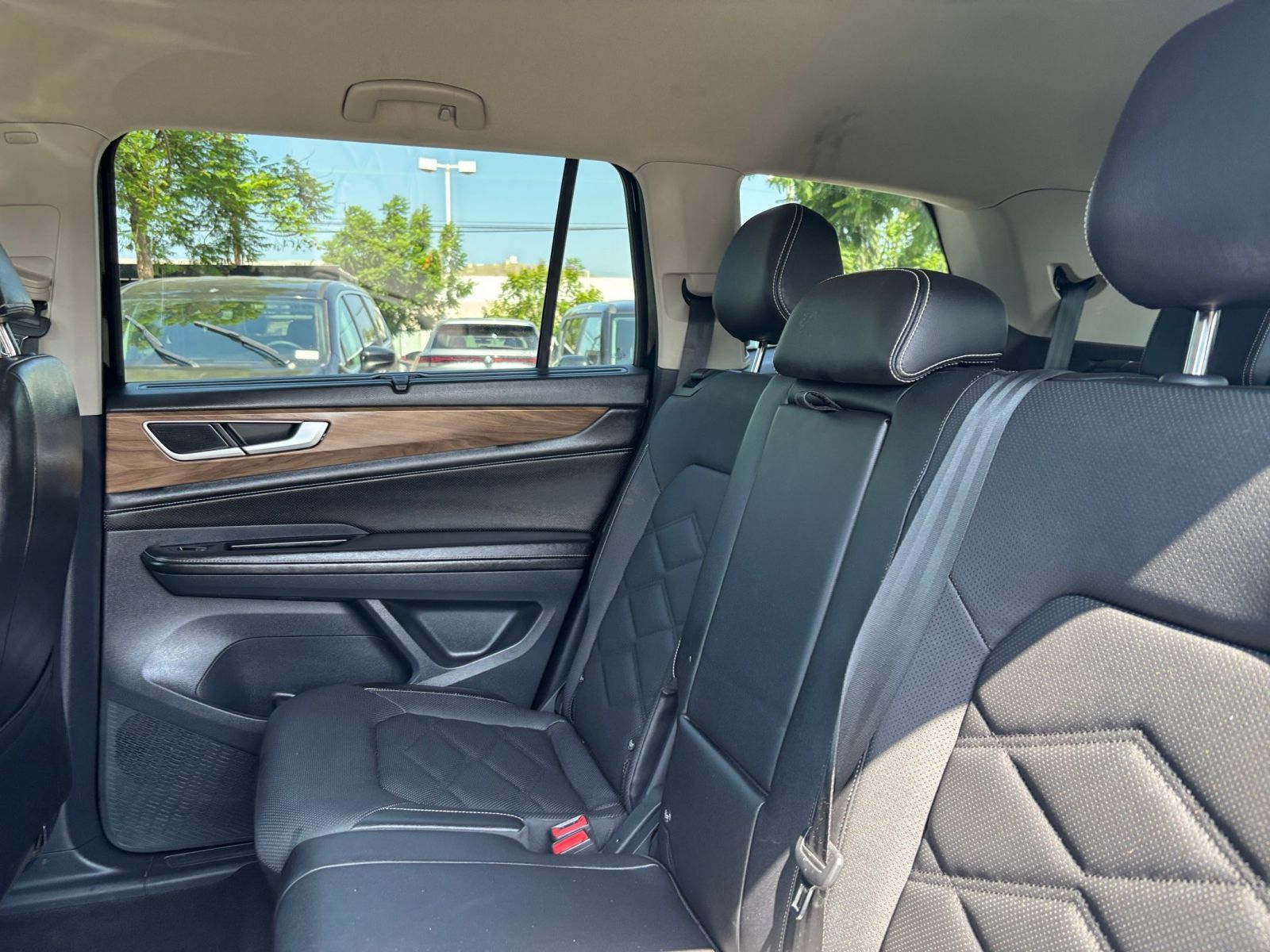Used 2024 Volkswagen Atlas SE AWD/4WD image 39