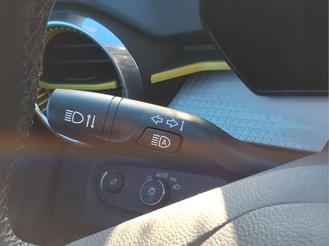 Used 2024 Chevrolet Trax LT w/ Driver Confidence Package FWD image 27