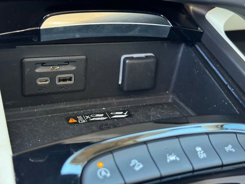 Used 2022 Buick Envision Avenir w/ Technology Package II image 27