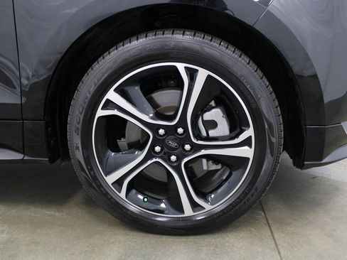 Used 2022 Ford Edge ST w/ Cargo Accessory Package image 4