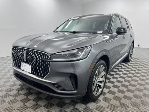 Certified 2025 Lincoln Aviator Reserve w/ Illumination Package AWD/4WD image 2