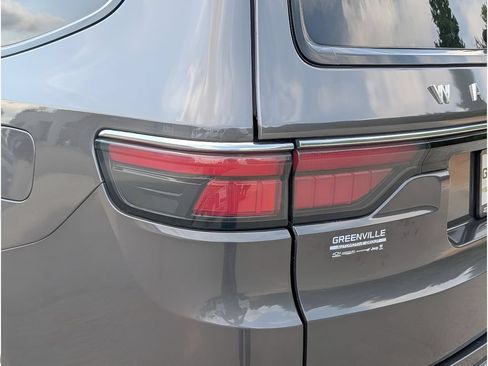 Used 2024 Jeep Wagoneer Series II AWD/4WD image 4