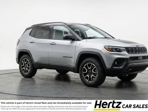 Used 2025 Jeep Compass Trailhawk image 1