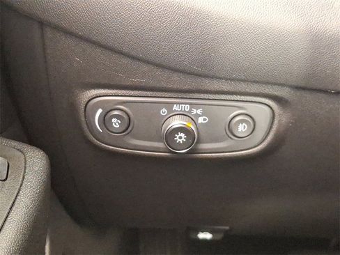 Used 2021 Chevrolet Equinox LT image 23