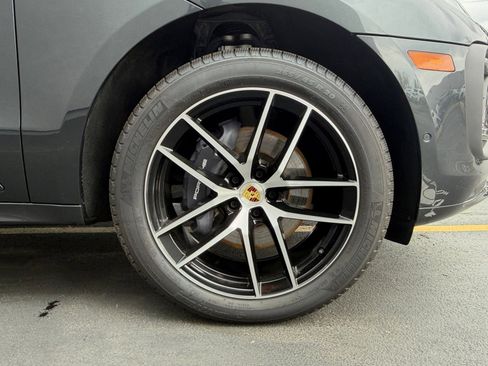 Certified 2025 Porsche Macan AWD/4WD image 8