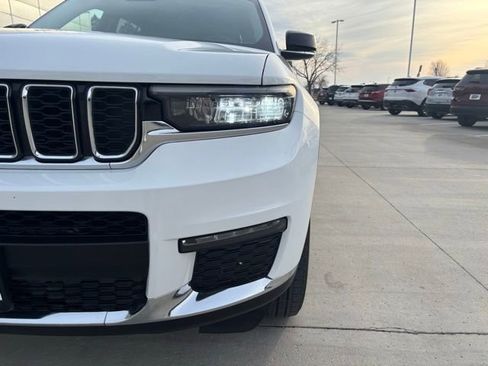 Used 2022 Jeep Grand Cherokee L Limited image 11