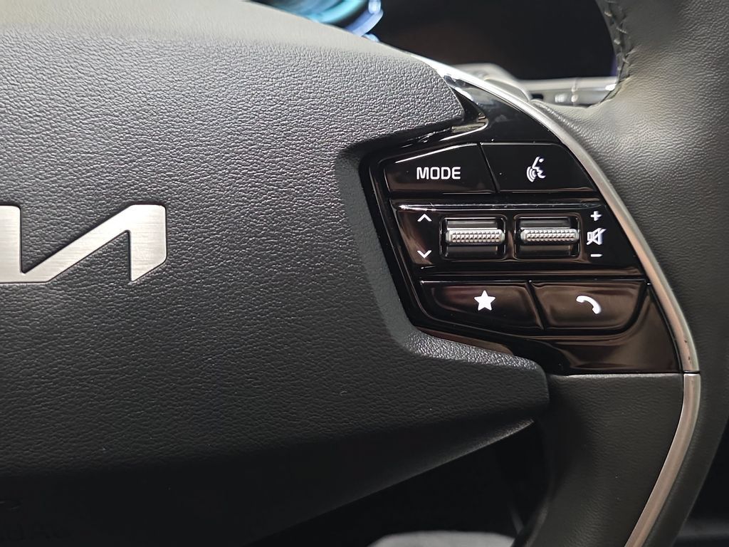 Used 2025 Kia Niro FWD image 17