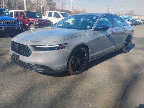 Used 2024 Honda Accord Sport image 4