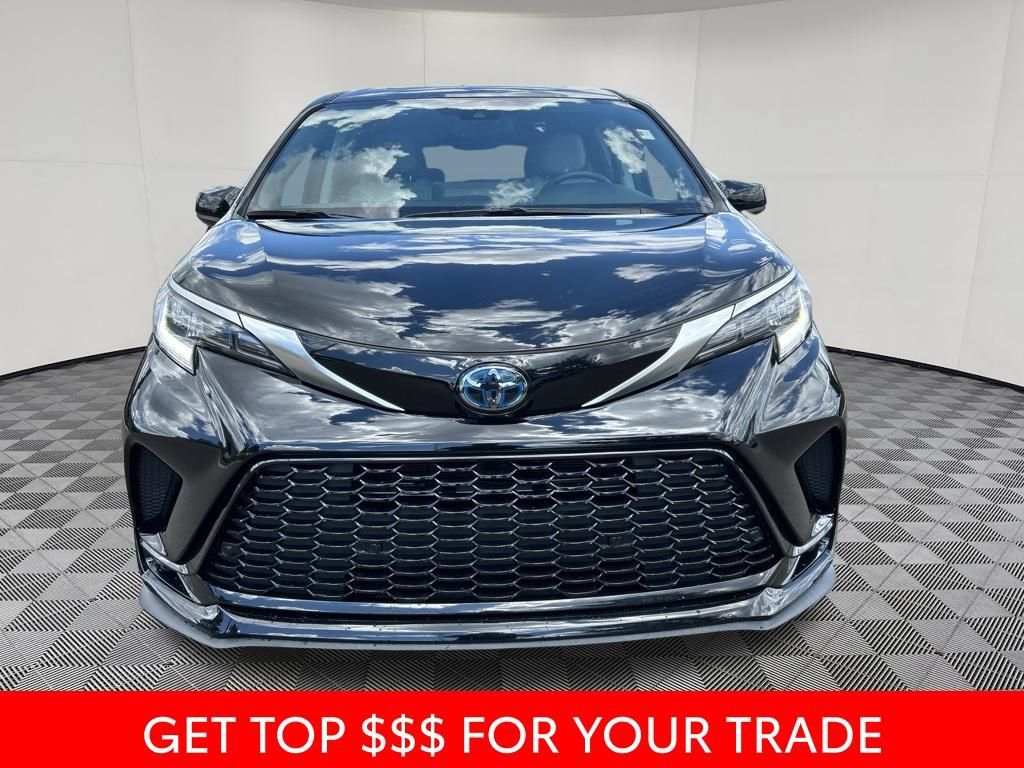 Used 2023 Toyota Sienna XSE w/ XSE Plus Package AWD/4WD image 2