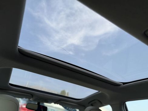 Used 2014 Toyota Prius V Five image 17