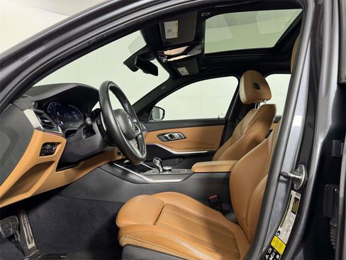 Used 2022 BMW 330i xDrive Sedan w/ M Sport Package image 4