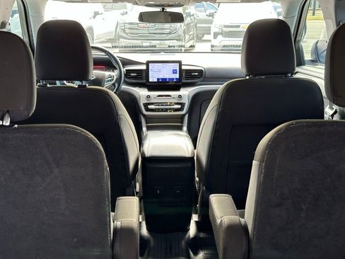 Used 2022 Ford Explorer XLT image 9
