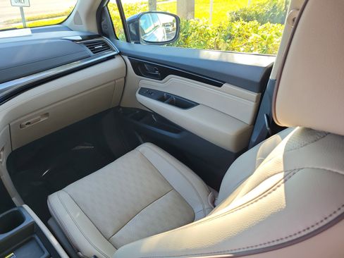 Used 2022 Honda Odyssey Elite image 12