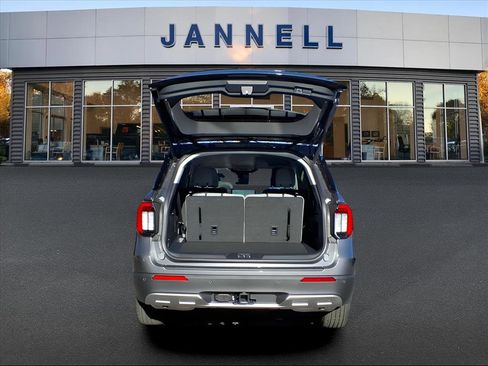 New 2026 Ford Explorer Active w/ Active Comfort Package image 7