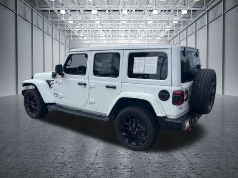 Used 2022 Jeep Wrangler Unlimited Sahara w/ Cold Weather Group AWD/4WD image 5
