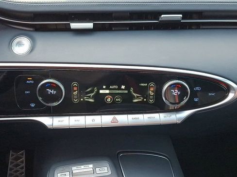 Used 2022 Genesis GV70 3.5T Sport w/ Sport Prestige Package image 17