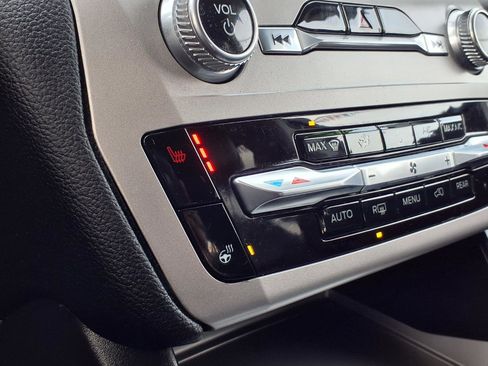 Certified 2022 Ford Explorer XLT w/ Equipment Group 202A image 5