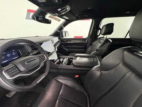 Used 2024 Jeep Wagoneer L Series II image 10