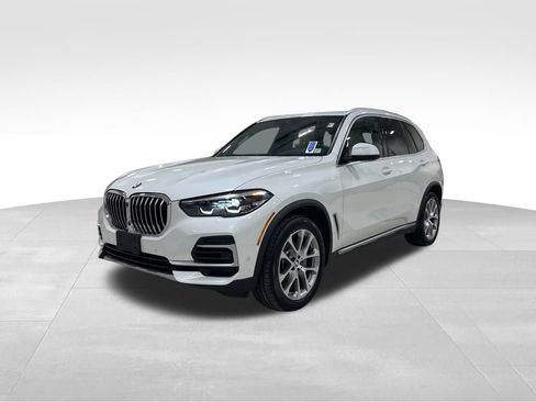 Used 2022 BMW X5 xDrive40i w/ Premium Package image 3