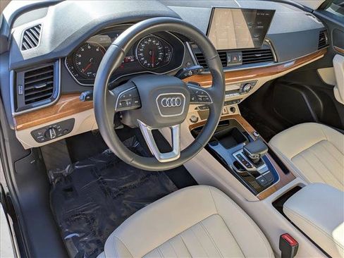 Used 2021 Audi Q5 Premium w/ Convenience Package image 10