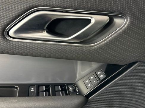 Used 2022 Land Rover Range Rover Velar R-Dynamic S image 17