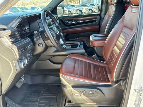 Used 2023 GMC Yukon XL Denali Ultimate image 12