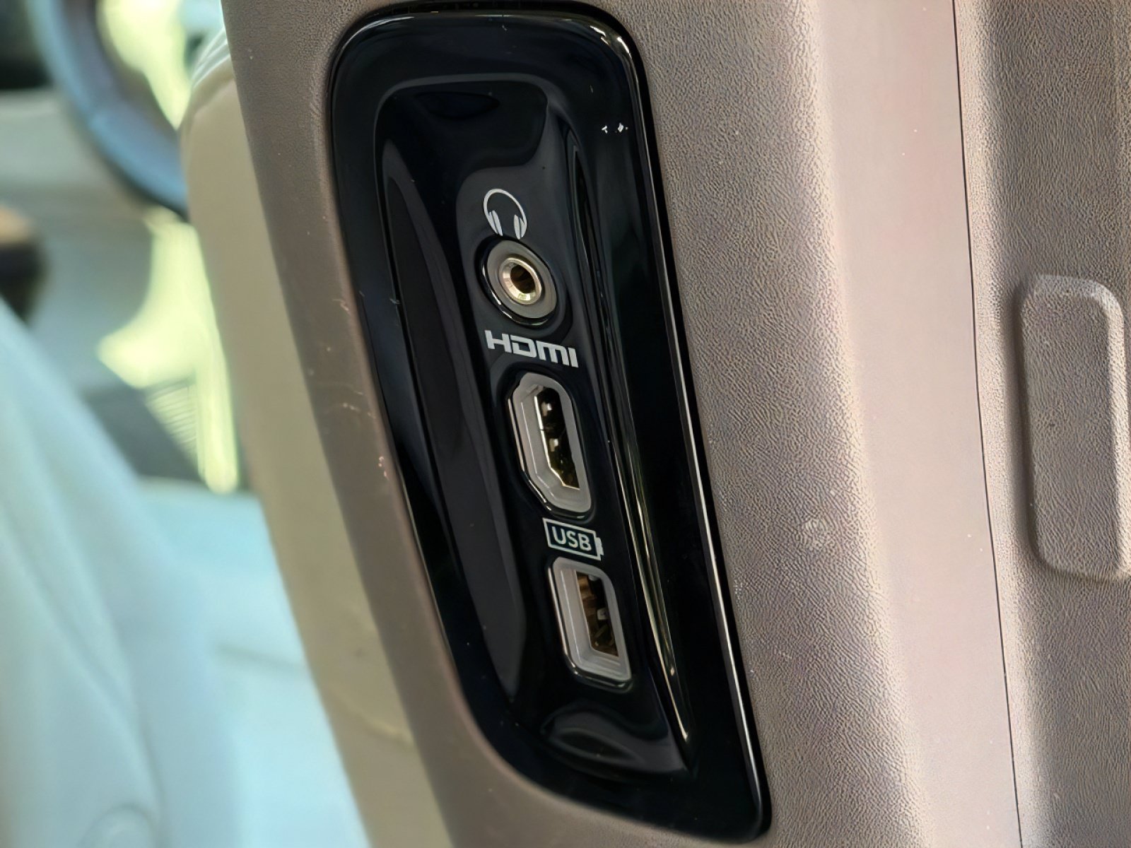 Used 2021 Chrysler Pacifica Touring-L w/ Uconnect Theater Family Group FWD image 13
