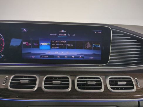 Used 2024 Mercedes-Benz GLE 350 4MATIC w/ Driver Assistance Package image 21