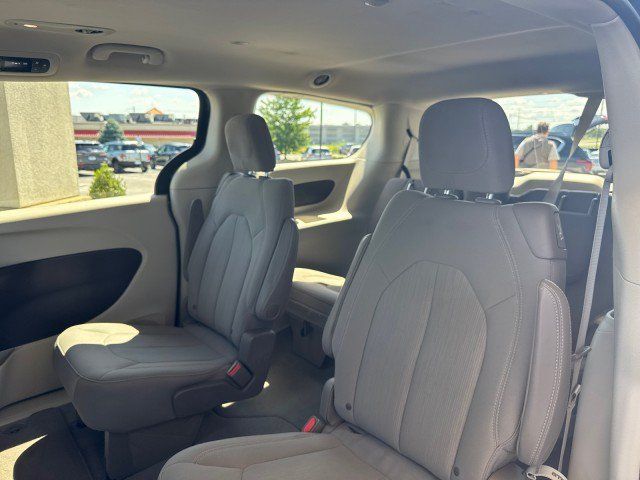 Used 2021 Chrysler Voyager LX FWD image 6